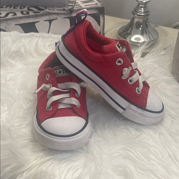 Toddler Converse Kids Red All Star Sneakers size 7 - Picture 1 of 8